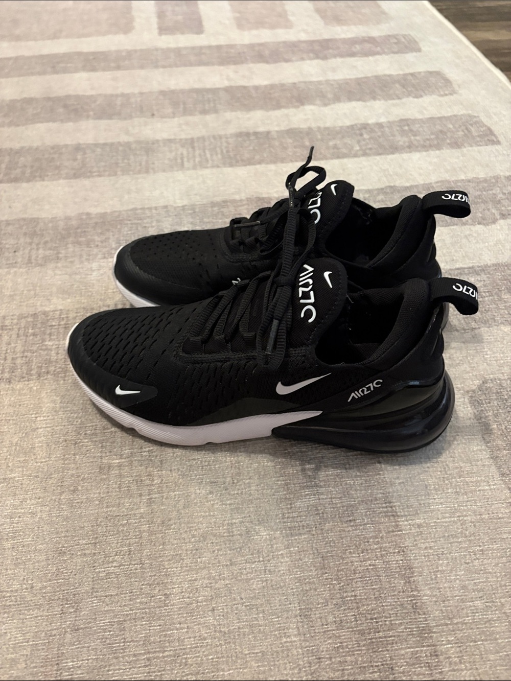 Nike Air Max 270 Women’s  -Black with White - Picture 3 of 7